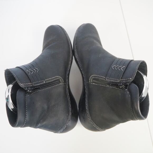 Clarks Women's Cora Rae Button Strap Ankle Booties Black Leather Boots Sz 8.5 - Picture 6 of 11